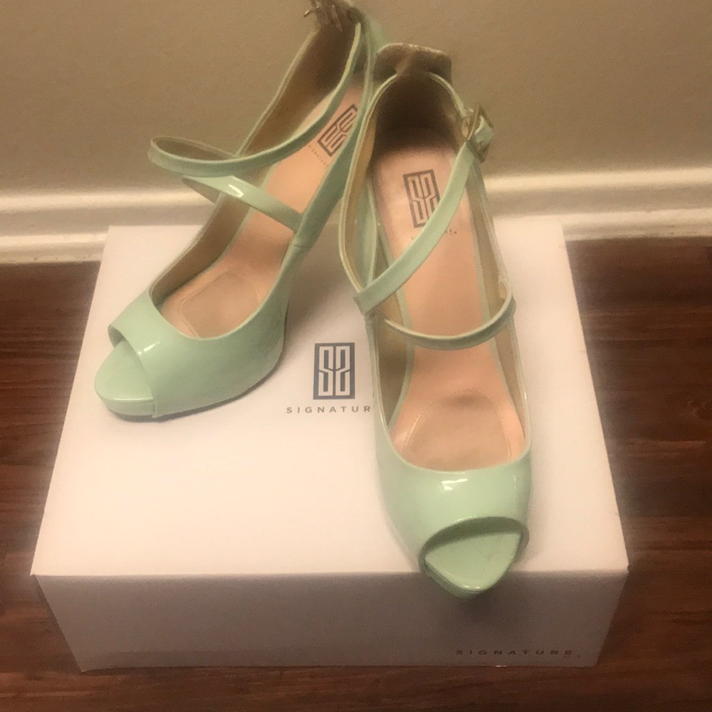 Women’s Peep Toe Pump